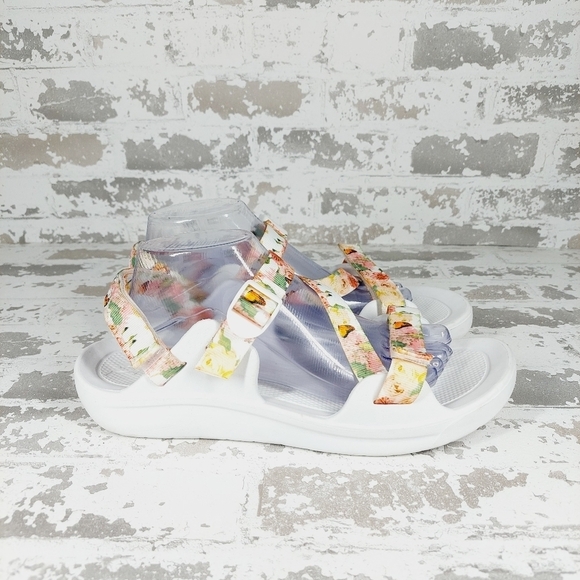 Blowfish Ruble White Pixie Garden Adjustable Comfort Strap Sandals O441 - Picture 2 of 8